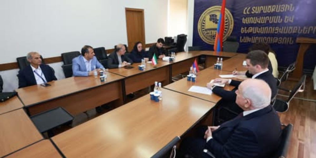 ՏԿԵ նախարարի տեղակալը և Իրանի դեսպանը կարևորել են տարանցիկ բեռնափոխադրումների արդյունավետության բարձրացումը