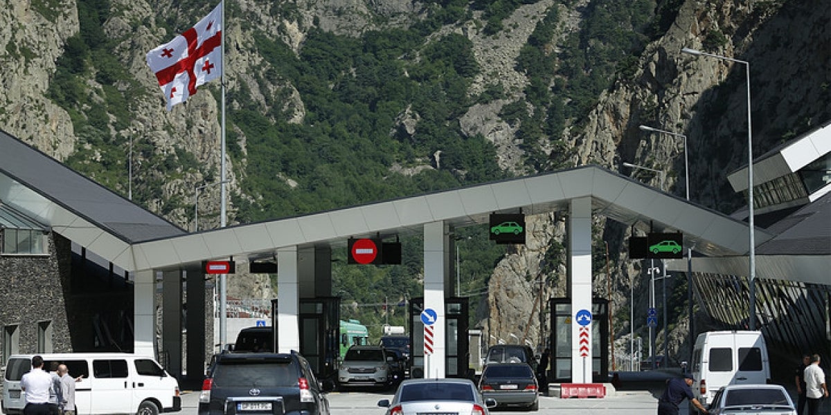 Լարսը բաց է բոլոր տեսակի տրանսպորտային միջոցների համար