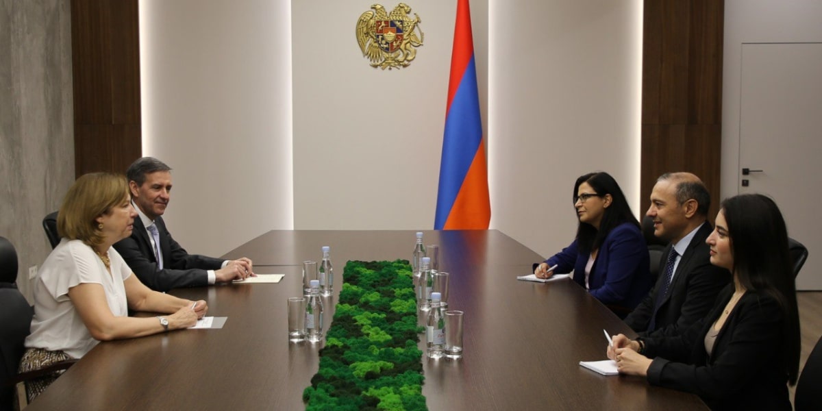 Ապաշրջափակումը տեղի է ունենալու երկրների տարածքային ամբողջականության, ինքնիշխանության և փոխադարձության սկզբունքների լիակատար հարգման շրջանակում. Գրիգորյան