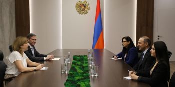 Ապաշրջափակումը տեղի է ունենալու երկրների տարածքային ամբողջականության, ինքնիշխանության և փոխադարձության սկզբունքների լիակատար հարգման շրջանակում. Գրիգորյան