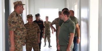 Սուրեն Պապիկյանը ծանոթացել է մոդուլային տիպի զորամասերի շինարարական աշխատանքների ընթացքին