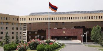 Մոտոցիկլիստի ու բանակային դիրքի զինծառայողների մասնակցությամբ տարածված տեսանյութի կապակցությամբ նշանակվել է ծառայողական քննություն. ՊՆ