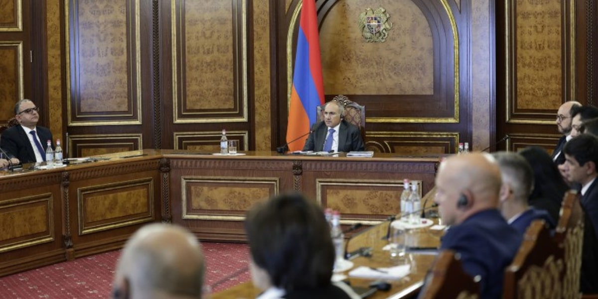 Տրանսպորտային բոլոր հաղորդակցությունները կապակցվելու են Ակադեմիական քաղաքում. Փաշինյանի գլխավորությամբ քննարկվել է Ակադեմիական քաղաքի հատակագիծը