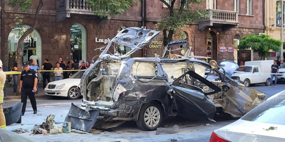 Պայթյուն՝ Ամիրյան փողոցում. վնասվել են տրանսպորտային միջոցներ, 2 անձ հոսպիտալացվել է