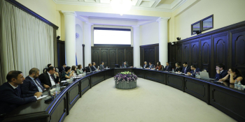 Փաշինյանի գլխավորությամբ շարունակվել են քննարկումները ՀՀ 2026-2028 թվականների միջնաժամկետ ծախսային ծրագրի հարկաբյուջետային և ծախսային շրջանակի վերաբերյալ