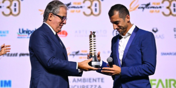 Հենրիխ Մխիթարյանը մրցանակ է ստացել Gentleman Award-ում