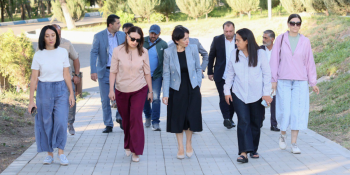 Ժաննա Անդրեասյանն այցելել է Ծիծեռնակաբերդի հուշահամալիր և թանգարան-ինստիտուտ