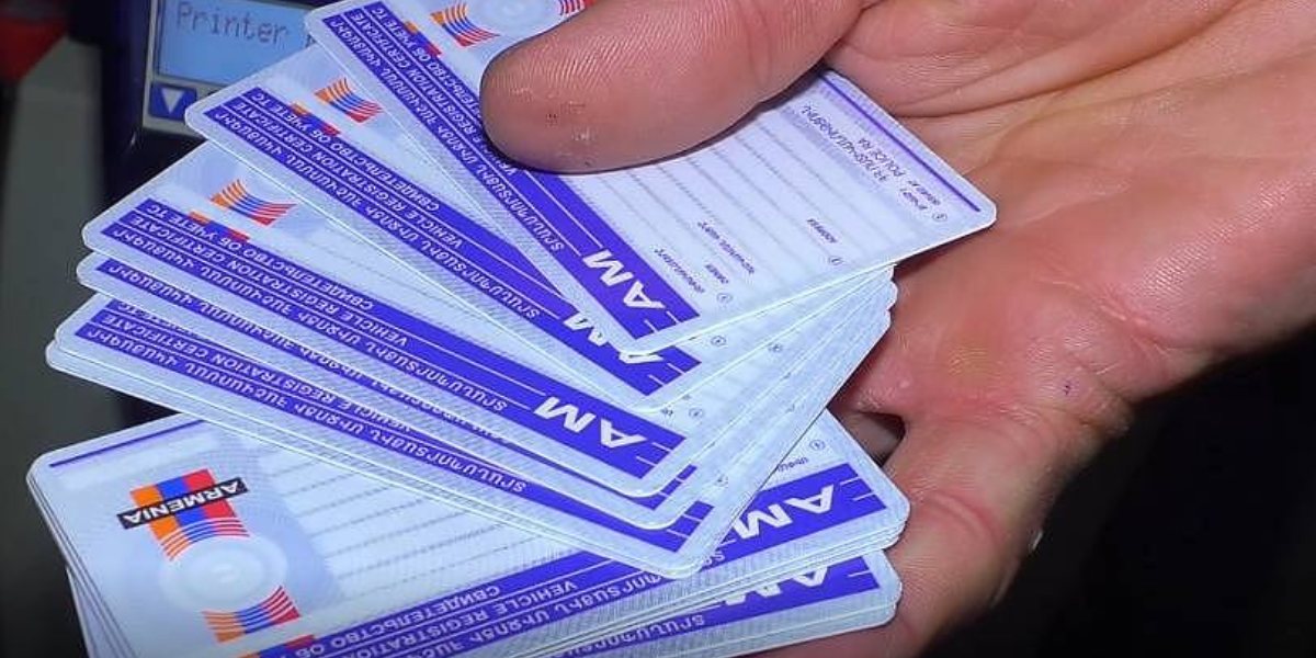 Մի շարք անձինք մեղադրվում են կաշառքի դիմաց վարորդական վկայական տրամադրելու գործընթացը կազմակերպելու պատրվակով տարբեր չափերի գումար ստանալու մեջ