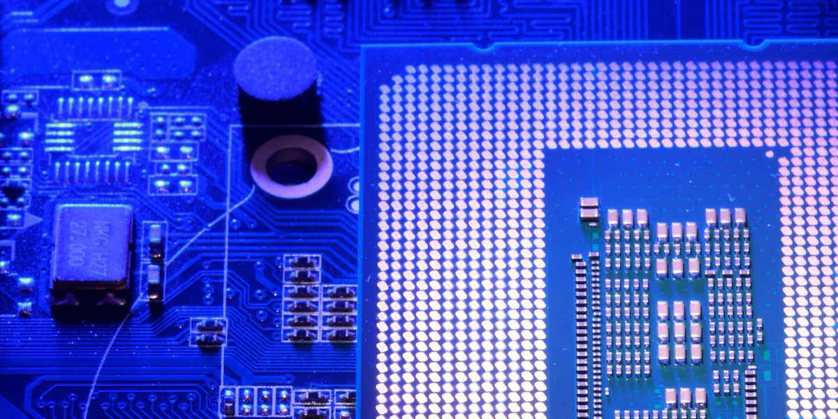 Թրամփը քննարկում է նոր մաքսատուրքեր՝ էլեկտրոնային սարքերում միկրոչիպերի քանակի հիման վրա