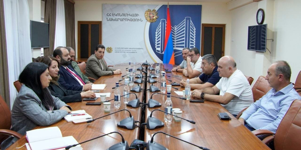 Թեթև արդյունաբերության ոլորտի ներկայացուցիչների հետ հանդիպմանը քննարկվել են արտադրողներին հուզող հարցերը և բարձրացված խնդիրները