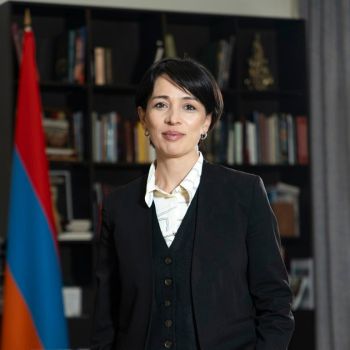 Տեխնոլոգիական զարգացումը, կրթական համակարգի առաջ կանգնած խնդիրները պահանջում են մի կողմից վերաիմաստավորել ուսուցչի դերը, մյուս կողմից՝ նրան ընձեռել նոր կարգավիճակ․ Ժաննա Անդրեասյան