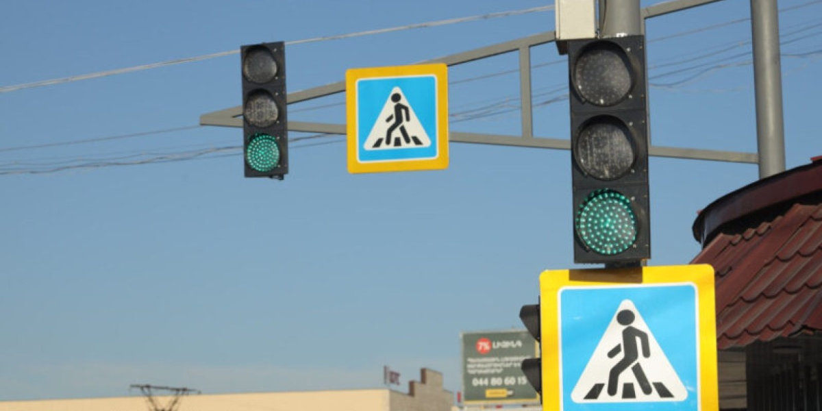 Քրիստափորի փողոցում՝ Խորենացու փողոցից եկող ուղղությամբ առկա լուսացույցները և «կանգ» գիծը կտեղափոխվեն 20 մետր առաջ