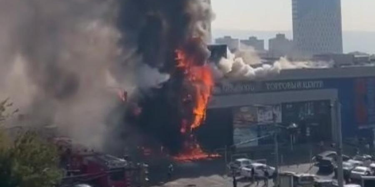 Խոշոր հրդեհ՝ Կոմիտասի «Երևան Սիթիի» շենքում. մարդկանց տարհանում են. ծխի ամպը տեսանելի է մի քանի կիլոմետրից․ ՈՒՂԻՂ