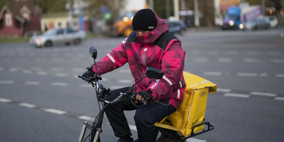 Սանկտ Պետերբուրգում միգրանտներին մինչև 2026 թ. վերջը արգելվել է որպես տաքսու վարորդ և առաքիչ աշխատել