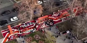 Մետրոյի «Հանրապետության հրապարակ» կայարանի հարևանությամբ բացվել է աշխարհի ամենամեծ հայկական գորգով խաղահրապարակը