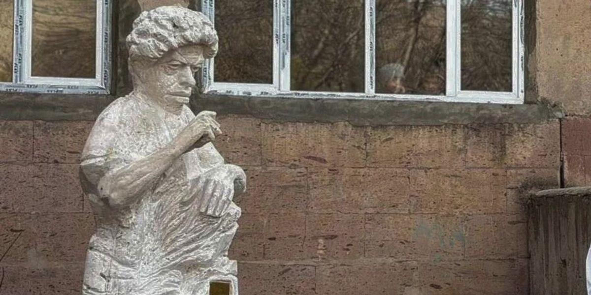 Զանգակատան միջնակարգ դպրոցի բակից կհեռացվի Պարույր Սևակի քանդակը