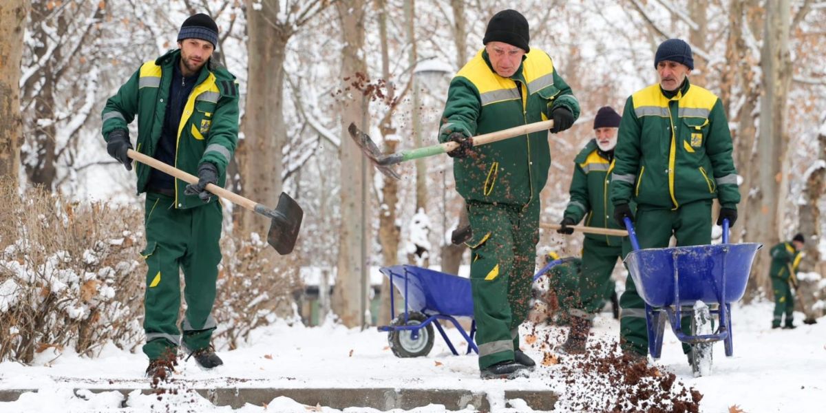 Երևանում ձնամաքրման աշխատանքներին ներգրավվել է 137 միավոր տեխնիկա․ ծախսվել է ավելի քան 11 հազար տոննա աղ-ավազային խառնուրդ