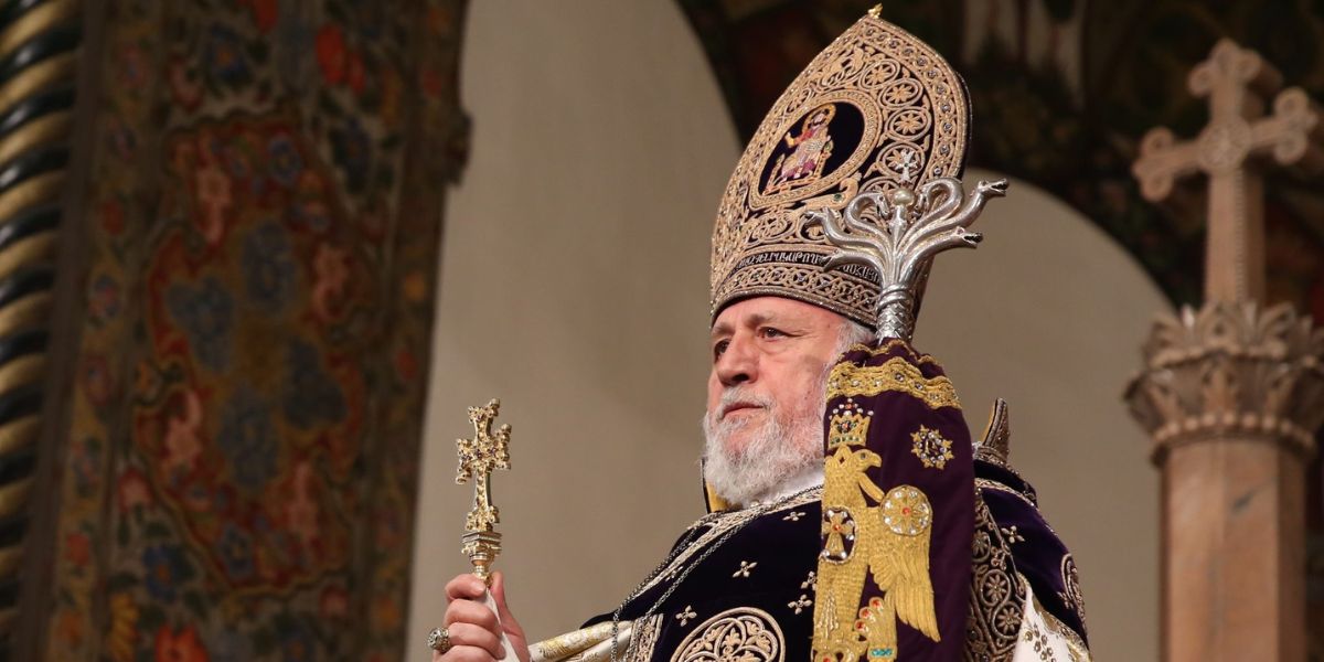 Աղոթքով առ Աստված հայցում ենք, որ Տերն Իր Սուրբ Աջով պահապան ու զորակից լինի մեր բանակի սպաներին ու զինվորներին․ Գարեգին Բ