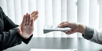 Էկոնոմիկայի նախարարության պաշտոնատար անձին մեղադրանք է ներկայացվել կաշառք ստանալու գործով