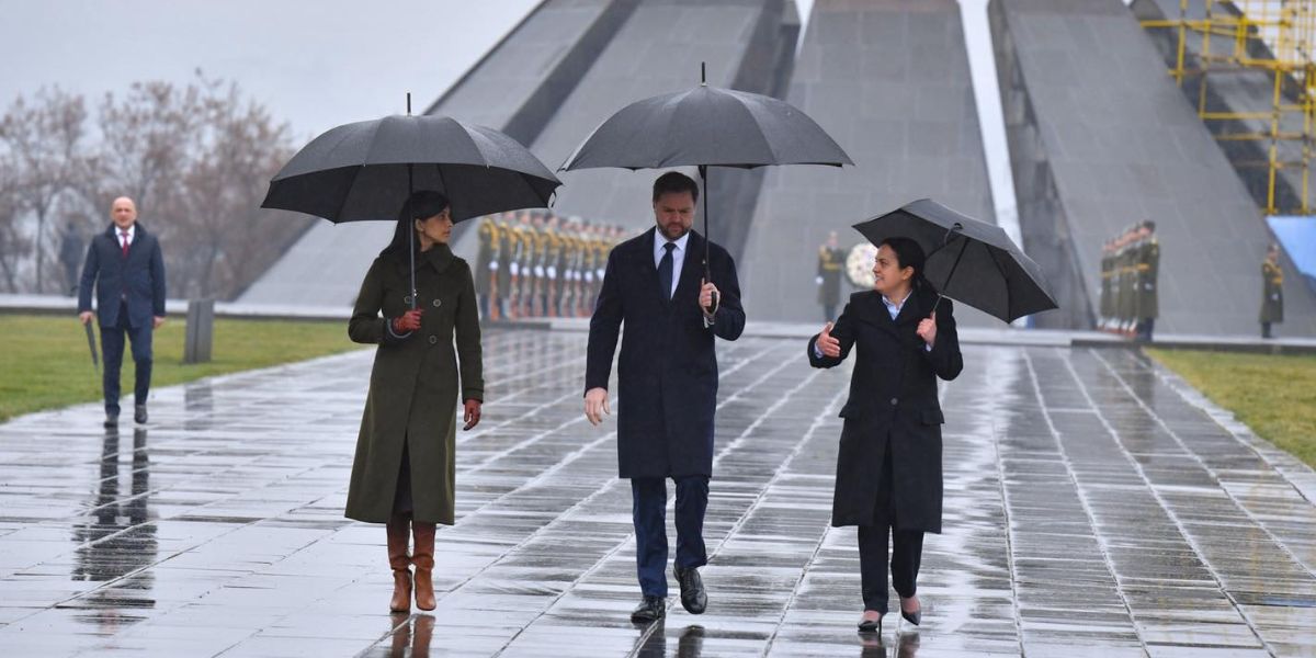 ԱՄՆ փոխնախագահ Ջեյ Դի Վենսը տիկնոջ՝ Ուշա Վենսի հետ այցելել է Հայոց ցեղասպանության հուշահամալիր