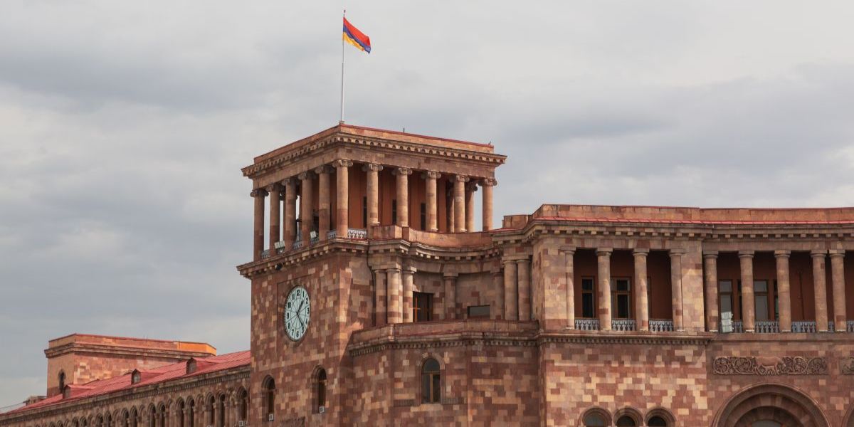 Կառավարության նիստի օրակարգում 42 հարց է, որից 39–ը չի զեկուցվում, ևս մեկ հարց գաղտնի է (ուղիղ)