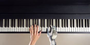 The Key Differences Between Artificial Intelligence and Human Thinking: What Is the Secret?