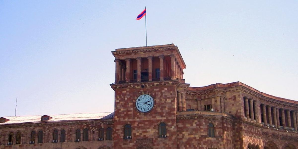 Կառավարության նիստի օրակարգում 34 հարց է, որից 31–ը չի զեկուցվում. նիստը վարում է Մհեր Գրիգորյանը (ուղիղ)