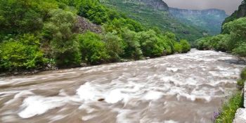 Սյունիքում գետերում ջրի մակարդակը շարունակում է բարձրանալ (տեսանյութ)