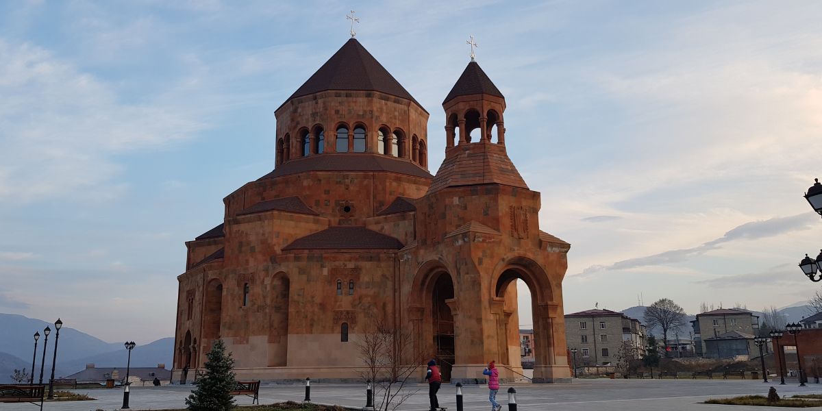 Ստեփանակերտի Սուրբ Աստվածամոր Հովանու Մայր տաճարը ենթարկվել է վшնդшլիզմի. հայկական կողմի արձագանքը