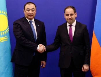 ՏԿԵ նախարարն ու Ղազախստանի դեսպանը քննարկել են ավիացիոն, տրանսպորտային ոլորտներին առնչվող հարցեր