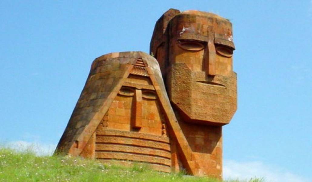 Արցախի խորհրդանիշ «Մենք ենք մեր սարերը» հուշարձանը գտնվում է հիմնահատակ nչնչացման վտանգի տակ. ահազանգ․ Արցախի մշակութային ժառանգության օմբուդսմեն