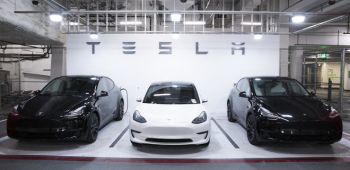 Tesla-ն դադարեցրել է աշխատանքի ընդունումը և նախատեսում է կրճատել որոշ աշխատակիցների