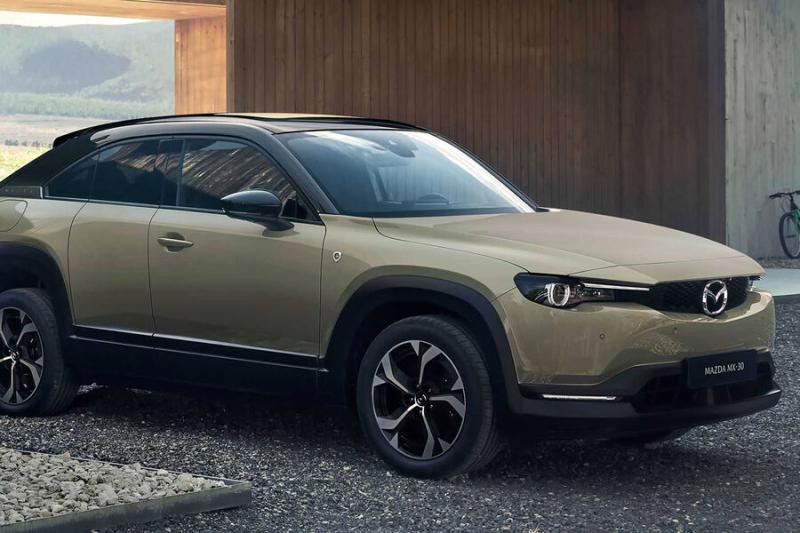 Mazda-ն տասը տարվա դադարից հետո ցուցադրել է պտտվող շարժիչով մեքենա