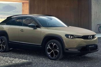 Mazda-ն տասը տարվա դադարից հետո ցուցադրել է պտտվող շարժիչով մեքենա