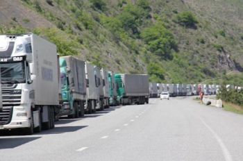 Վերին Լարսում ավելի քան 1000 հայկական բեռնատար է սպասում երթևեկության բացմանը