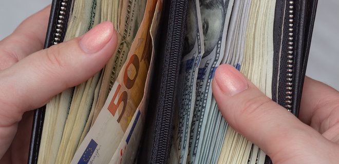 Եվրոն ընկել է, դոլարը նույնն է. դրամի փոխարժեքը
