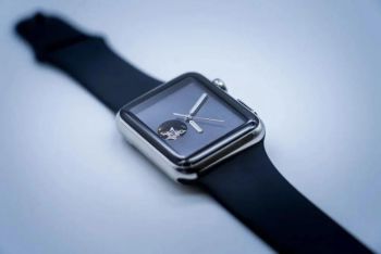 Աշխարհում առաջին Apple Watch-ը՝ անսպառ լիցքավորմամբ