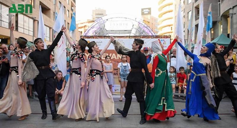 TARAZ FEST. ԱԶԳԱՅԻՆ ՏԱՐԱԶՆԵՐ՝ ԺԱՄԱՆԱԿԱԿԻՑ ՆԵՐԿԱՅԱՑՄԱՄԲ