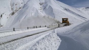 Լարսի ճանապարհը փակ է բոլոր տեսակի մեքենաների համար. ռուսական կողմում կուտակված է մոտ 400 բեռնատար