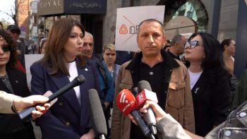 Մի խումբ քաղաքացիներ իրազեկման ակցիա էին կազմակերպել IDBank-ի գլխավոր մասնաշենքի դիմաց